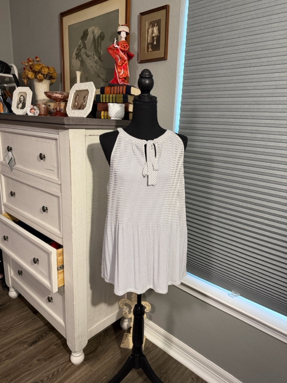 🫶🏼Adrianna Papell White and Black Polka Dot Sleeveless Tie-Neck Blouse size xl